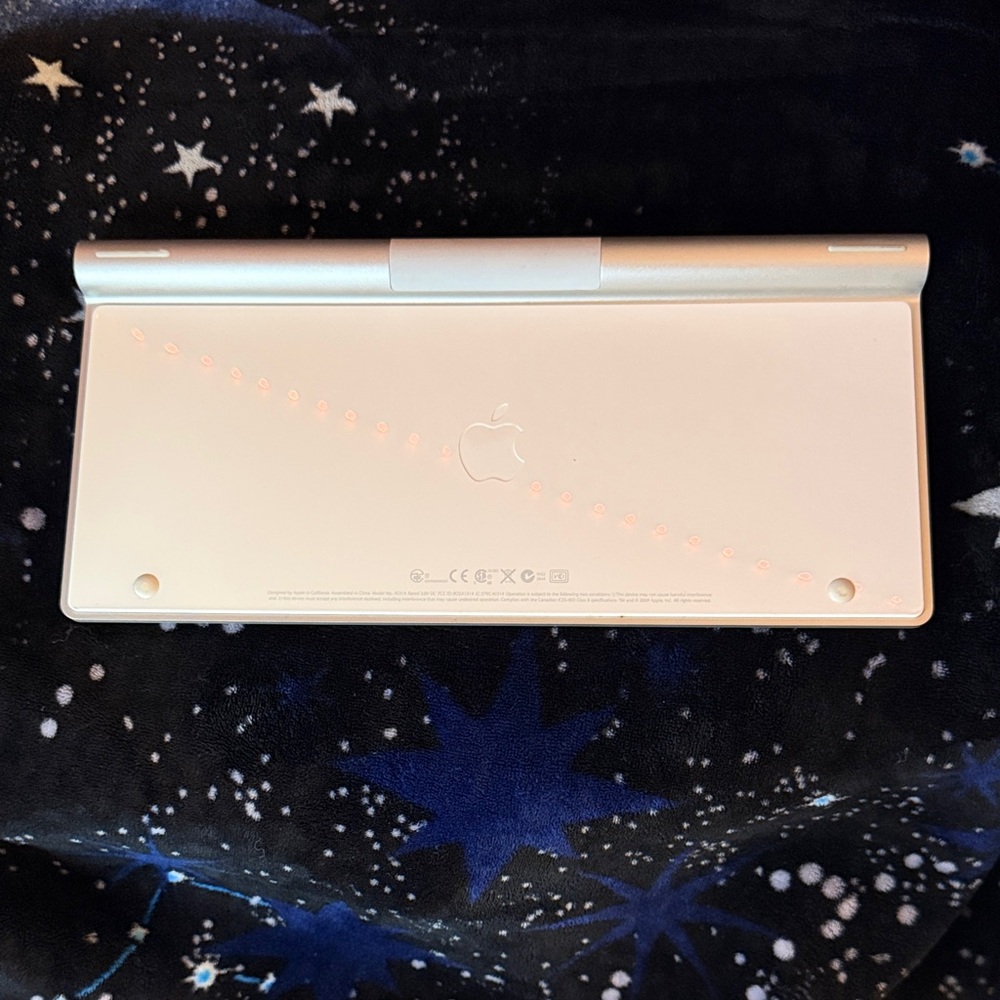 Apple Wireless Keyboard - Picture 2 of 3